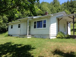 1123 Air Bellows Gap Rd, Edwards Crossroads, NC 28675-8403