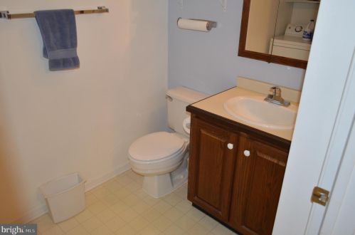 28 Garland Ct, Carlisle PA 17013-4409 exterior