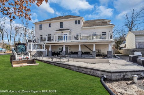 284 Friendship Rd, Wall Township NJ  07731-1970 exterior
