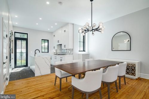 279 5 St, Philadelphia PA 19106-3715 exterior