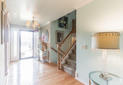96 Sturbridge Dr, Piscataway, NJ 08854-5137