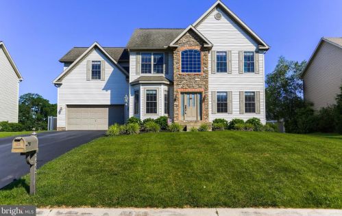 1443 Farm Cross Way, York PA  17408-8537 exterior
