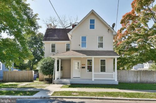 503 Race St, Palmyra, NJ 08065-1405
