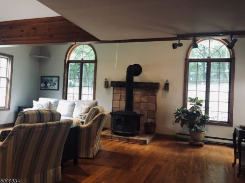 8 Dogwood Ct, Hackettstown NJ  exterior