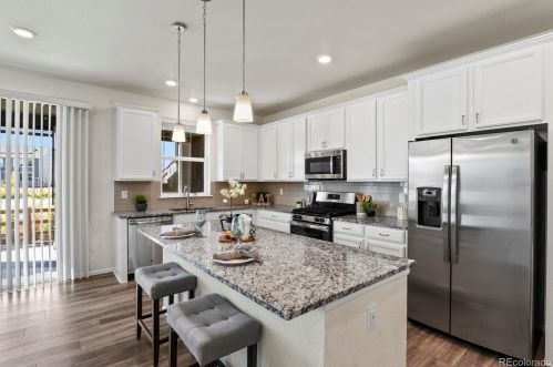 1075 Grand Baker Ct, Aurora CO  80018 exterior