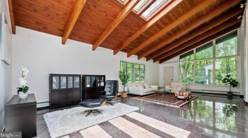 69 Bayberry Rd, Princeton NJ  08540-7418 exterior