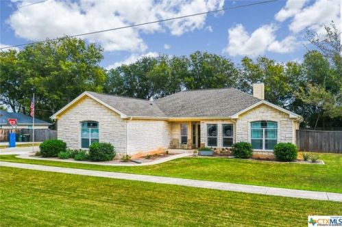 240 Hummingbird Way, Martindale, TX 78655-3946