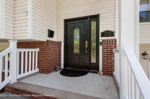 20 Gayle St, Middletown, NJ 07748-1429