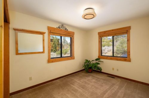 12628 Pinnacle Loop, Truckee CA  96161-6926 exterior
