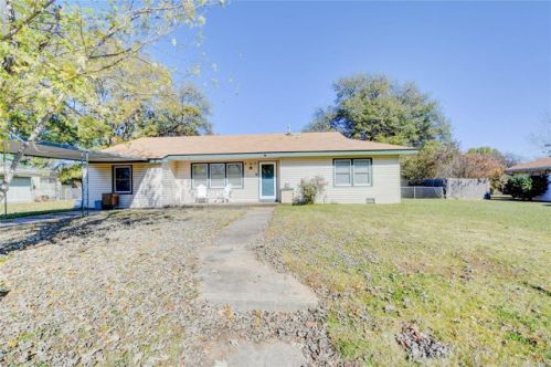 203 C St, Stigler, OK 74462-2143