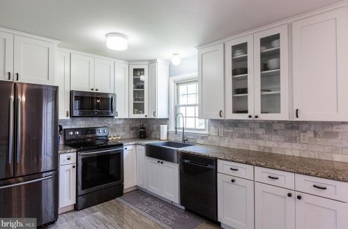 673 Royal Vw Dr, Lancaster PA  17601-2873 exterior