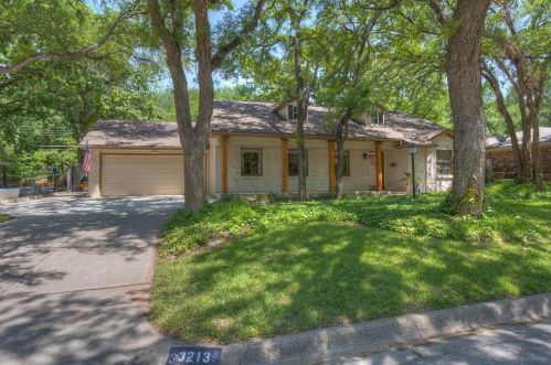 3213 Preston Hollow Rd, Fort Worth, TX 76109-2052