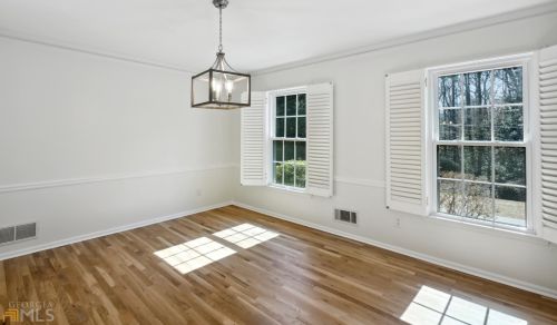 390 Forest Valley Ct, Atlanta GA  30342-2353 exterior