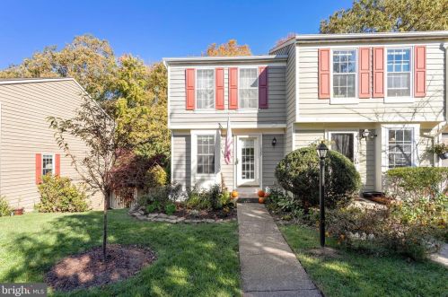 1629 Fieldthorn Dr, Herndon, VA 20194-1597