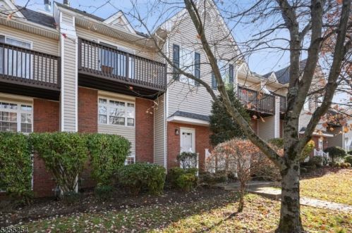 3 Castle Dr, Berkeley Heights, NJ 07922-1536