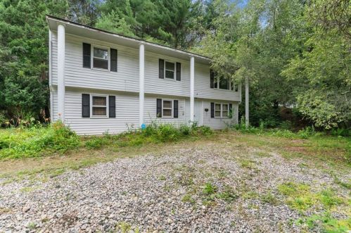 1 Hamburger Rd, Coventry, RI 02816-5112