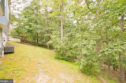 138 Waterside Ln, Cross Junction, VA 22625-2468