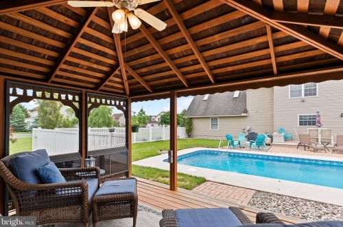 22 Meade Dr, Carlisle PA 17013-8141 exterior