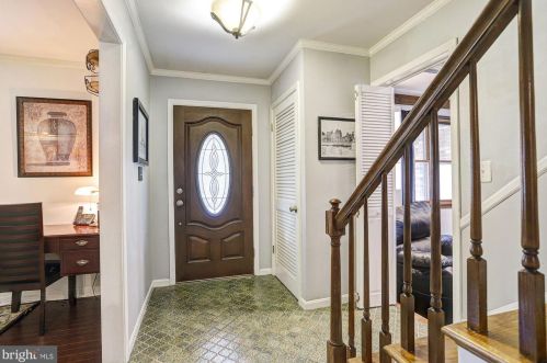 212 Grosvenor Ln, Severna Park, MD 21146-3224