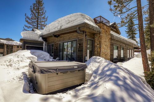 9218 Heartwood Dr, Truckee CA  96161-5196 exterior