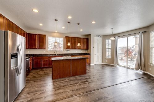 280 Elk Ct, Aurora CO 80016-4104 exterior