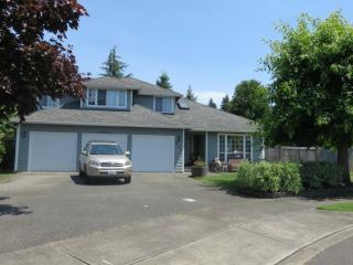 901 Locust Ln, Tacoma, WA 98465-1100