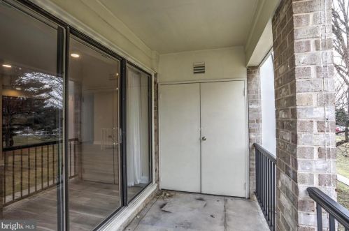 17 Valleybrook Dr, Lancaster PA  17601-4619 exterior