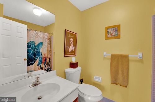 5 Exeter Ct, Princeton NJ  08540-7000 exterior