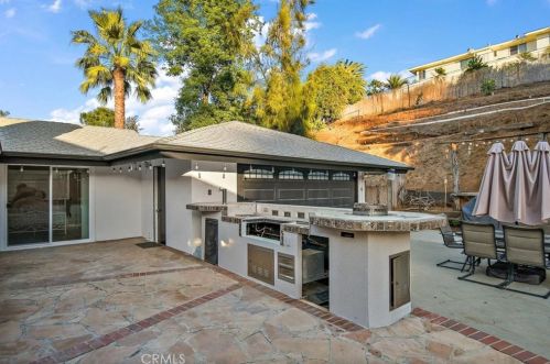 5064 Myrtle Ave, Riverside CA  92506-1423 exterior