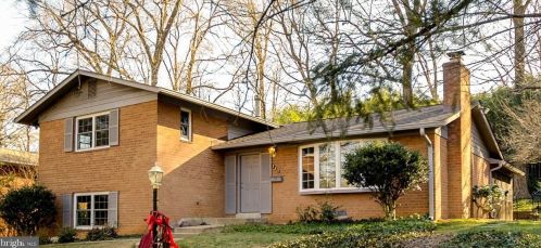 3811 Forest Grove Dr, Annandale, VA 22003-1959