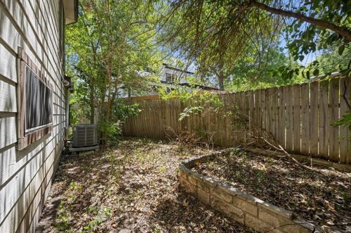 2702 2nd St, Austin TX  78702-4716 exterior