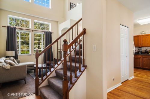 436 Thornhill Ln, Palatine, IL 60074-7083