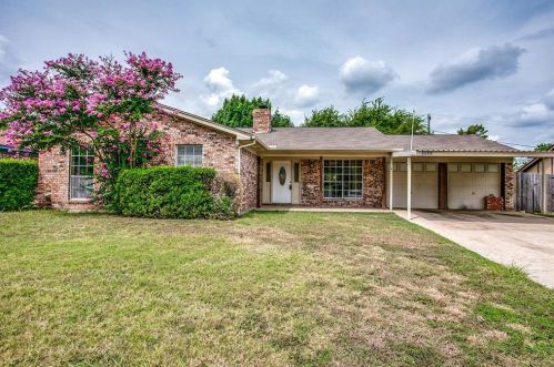 5537 Meadow Oak St, Fort Worth, TX 76180-6645