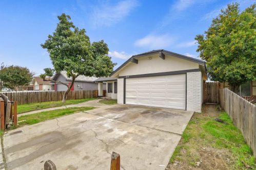 2012 Boulder Creek Dr, Modesto, CA 95351-2960