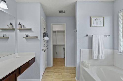 5601 Seafield Ln, Fort Worth TX  76135-2531 exterior