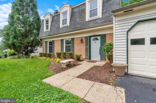 1622 Sadlers Wells Dr, Herndon, VA 20170-2910