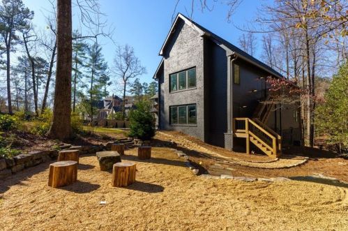 5666 Long Island Dr, Atlanta GA  30327-4842 exterior