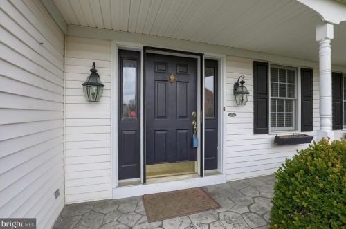 1039 Whitemarsh Dr, Lancaster, PA 17601-4875