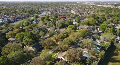 2021 Willowwisp, Taylor Lake Village TX  77586-3312 exterior