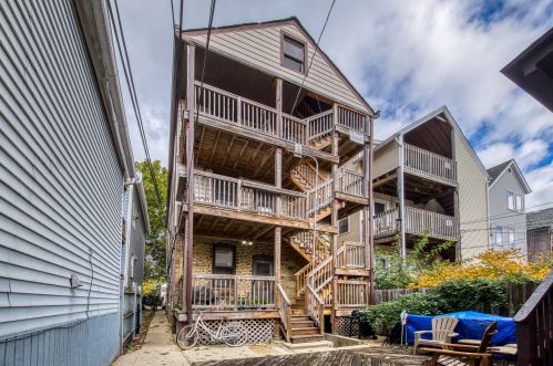 1031 Wolfram St, Chicago IL  60657-6769 exterior