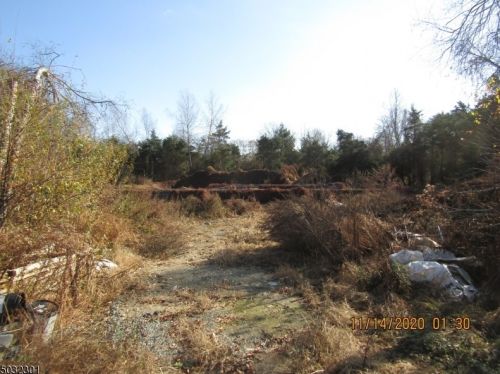 23 Bear Creek Rd, Andover, NJ 07821-5516