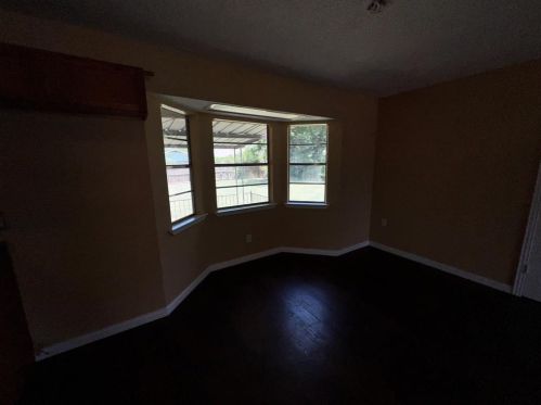 5909 Bowling Dr, Fort Worth TX  76148-3503 exterior