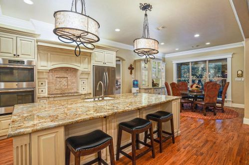 7200 Brady Oaks Dr, Fort Worth TX  76135-9055 exterior