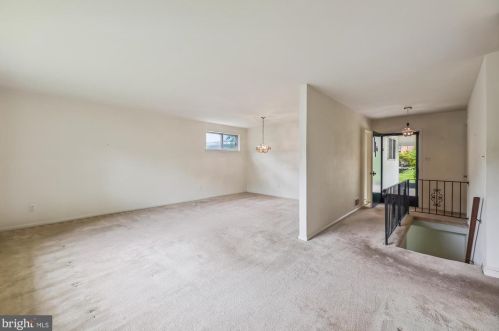 8621 Cromwell Dr, Springfield, VA 22151-1208