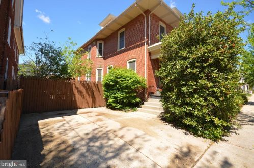 210 Church Ave, Ephrata, PA 17522-2047