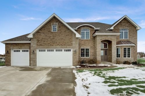 8674 Stone Creek Blvd, Frankfort, IL 60423-9117
