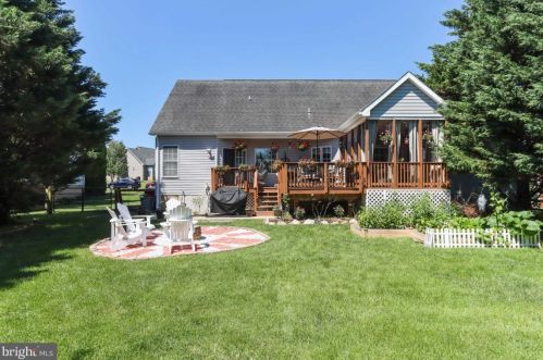 384 Turnberry Dr, Charles Town WV  25414-3930 exterior