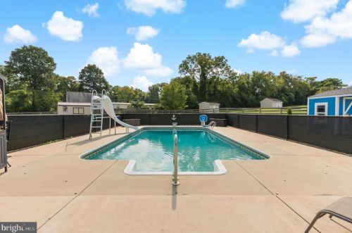 458 Camelot Blvd, Falling Waters, WV 25419-3736