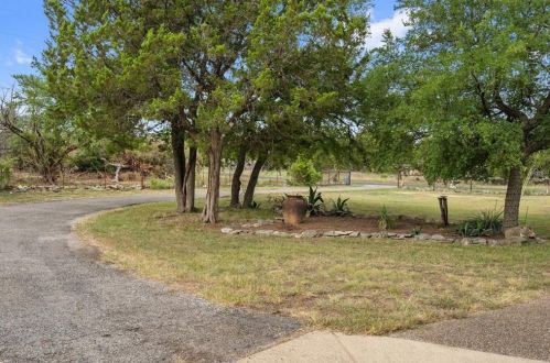 2812 Lost Oak Cv, Georgetown, TX 78628-9553