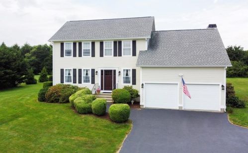 241 Compton View Dr, Middletown, RI 02842-7616